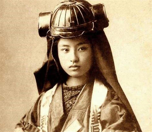 镜头下的日本武士：个子不高却杀气腾腾，图6女武士堪比绝世佳人_精神_敌人_身材矮小