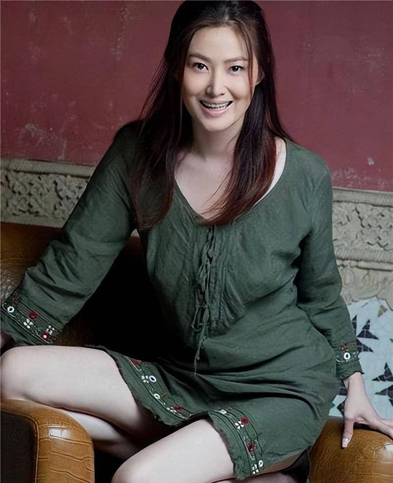 王思懿:人生被打上"潘金莲"标签,闪婚闪离,年近半百仍单身_丁海峰