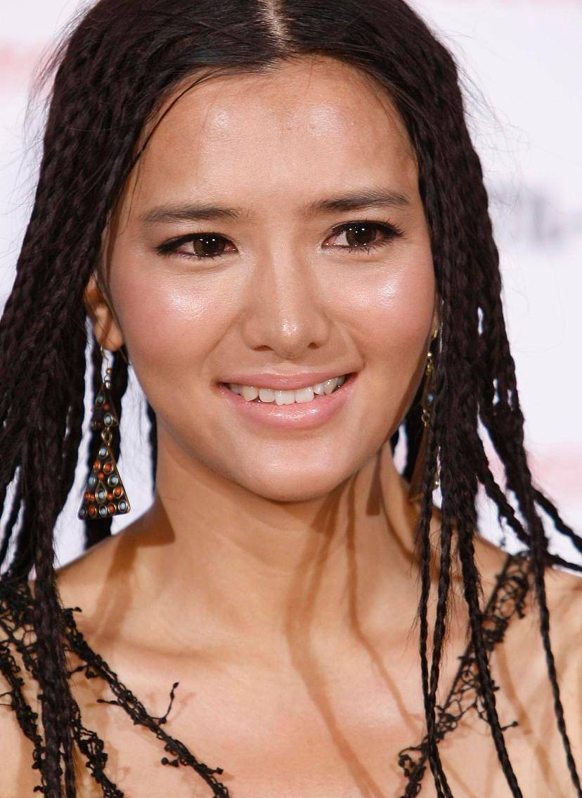 女演员李桃自曝整容失败,肋骨鼻快要穿孔,怀孕期无法修复_生活_潜力