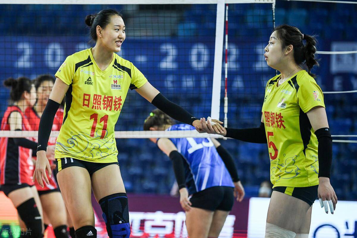 王梦洁客串主攻,四二配备重现,安家杰变阵山东女排0比3不敌上海_王文