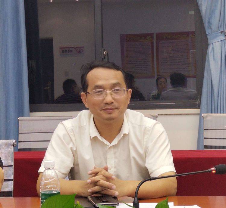 最后,罗烈校长做重要指示,他指出学科组长在学校的教学教研工作中起着