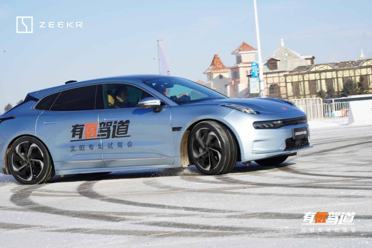 性能强悍 质感高级 试驾极氪001豪华猎装轿跑_搜狐汽车_搜狐网