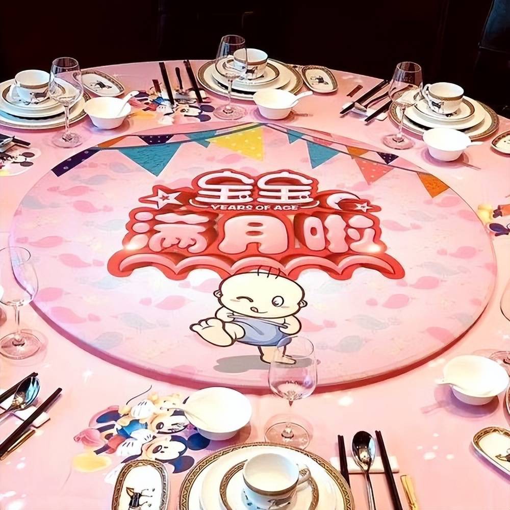 随200好意思上桌?西安表叔给小孙子办满月酒,战友的行为令人生厌