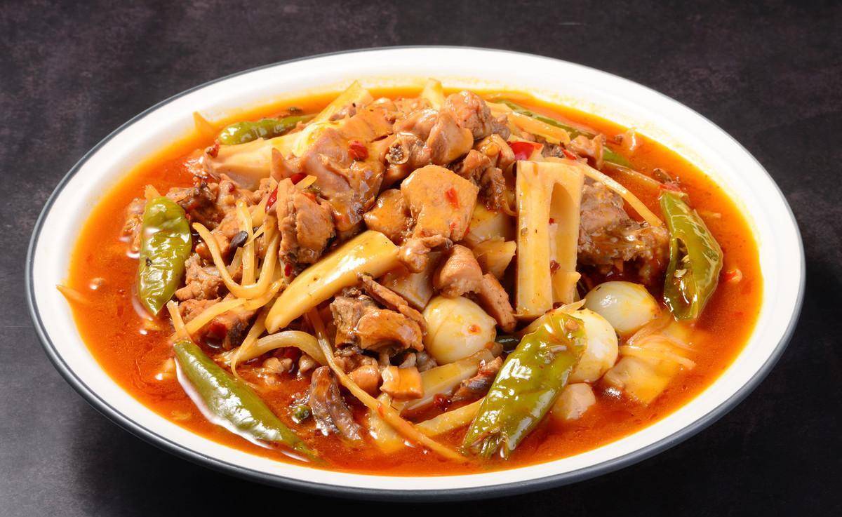家常红烧兔,不添加大料,颜色红润,香糯味醇 重点在兔肉鲜美