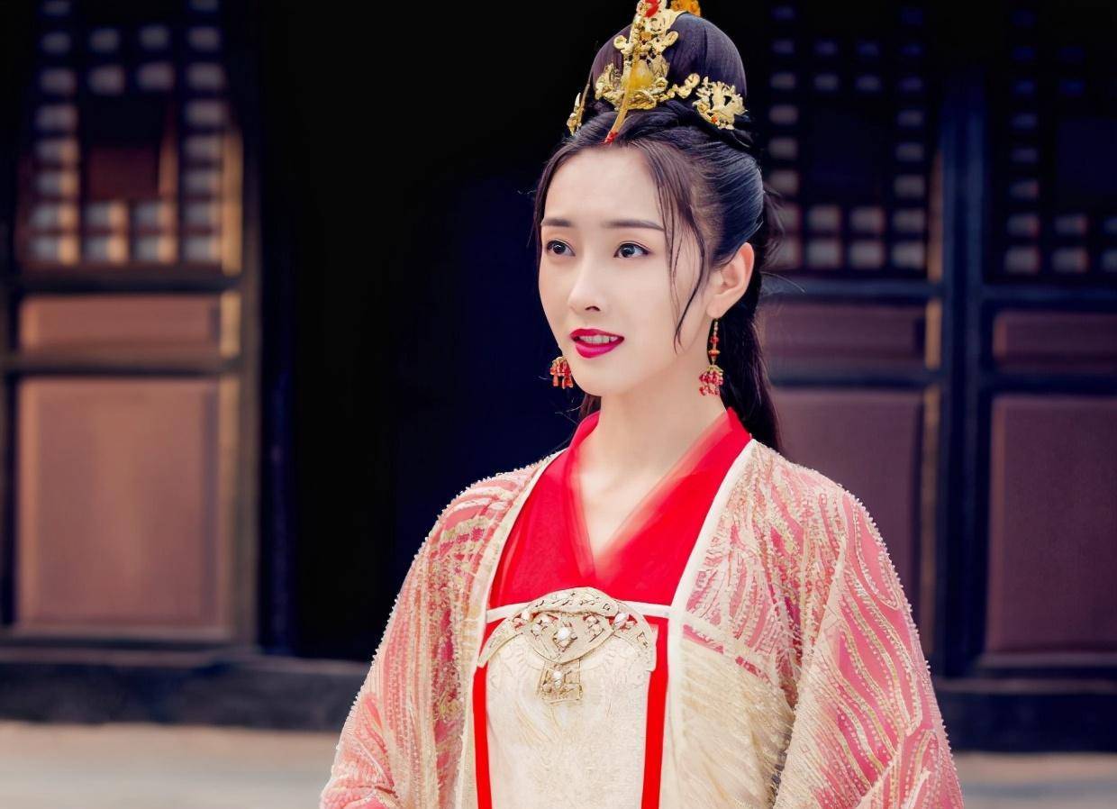 有种"低调"叫宣璐,一声不吭官宣四部新剧,搭档个个都是正当红_剧中