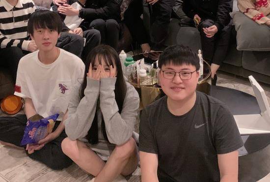 奥咪咪有多爱uzi?