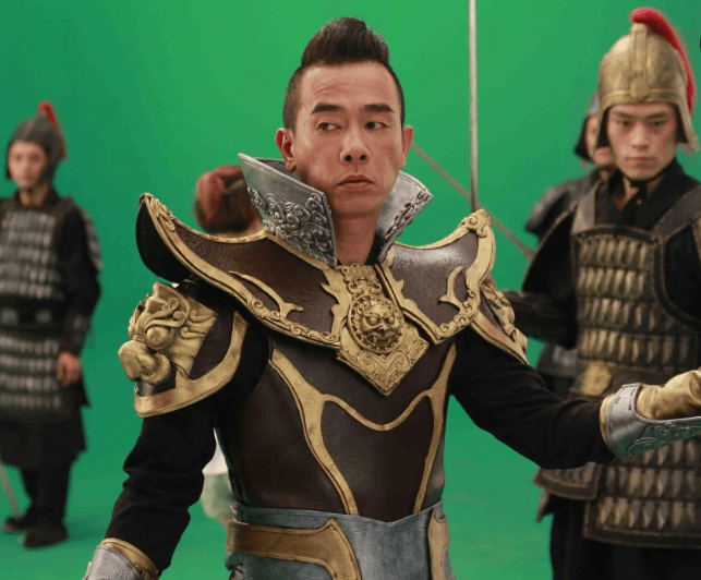 陈小春心疼老婆助阵应采儿出镜,嘟嘴涂口红难掩害羞_游戏_时候_传奇