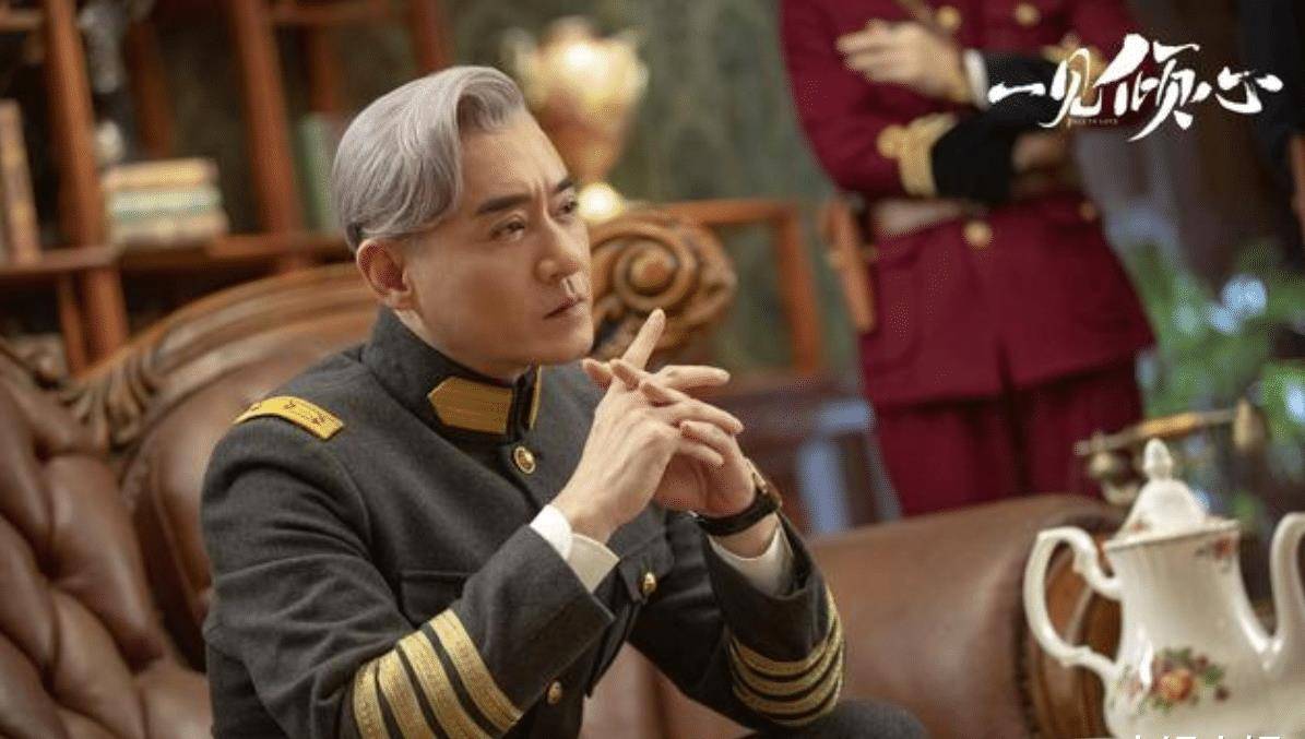 从武替到优秀演员,演一圈帅反派没红,却凭借新作雅痞风走红_修庆_剧中