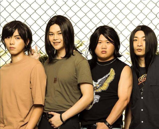 港圈怪事:老戏骨苗侨伟仅是"三哥",他出道三年就成"三爷"?