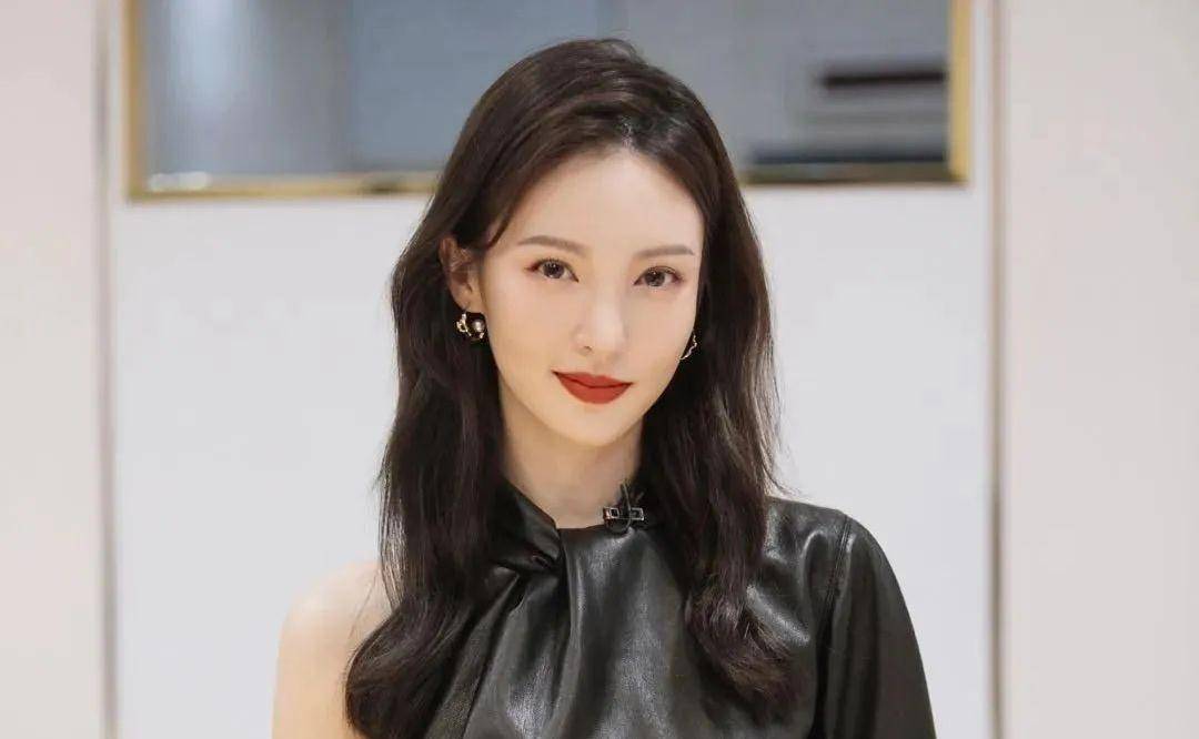 没什么代表作却依旧很火,出道10年的金晨,cp福利还能吃多久?