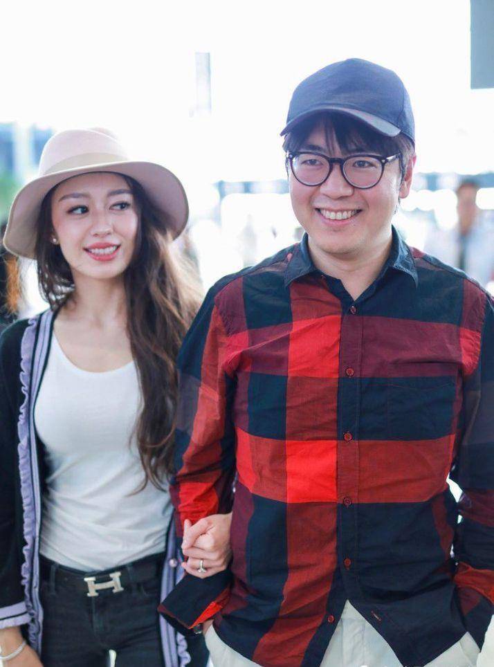 朗朗霸气护妻,正面回应被批一事儿,希望网友不要再炒作吉娜的身材了!