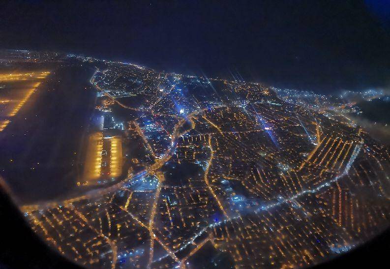 乘坐飛機時,你會在萬米高空拍下窗外的奇特景色嗎_旅遊_大海_地面