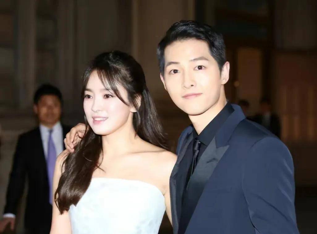 宋仲基官宣新恋情,对新女友爱到不能自拔,比对宋慧乔还深情!