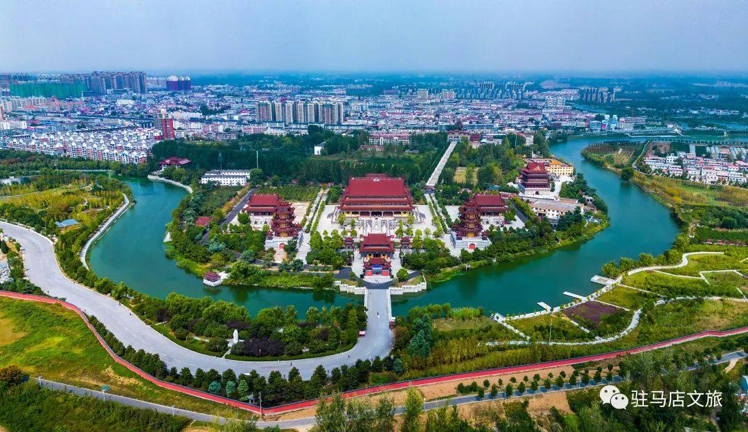 《體育中心夜景》《夏日中的人民公園》《雲湧老樂山》《駐馬店國際