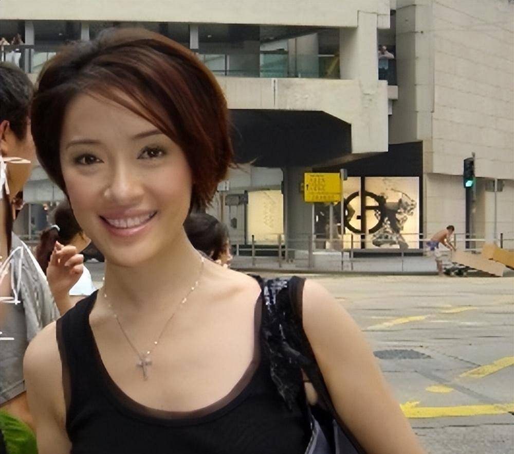 "最美杨贵妃"向海岚,一位仅靠姓氏爆火的港姐_因为_向家人_作品