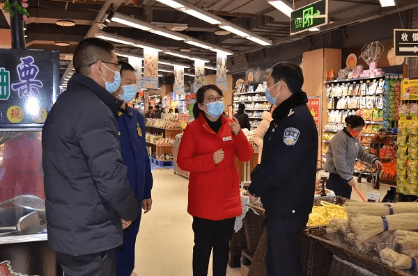 平安守护 元旦节前,曹阳看望慰问执勤交警和巡特警民警并检查工作