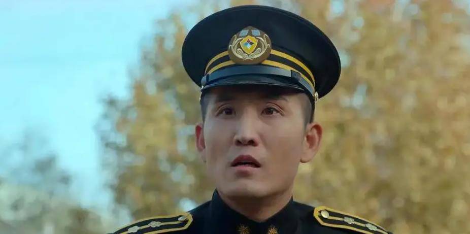 土匪谢文东流窜深山,贺晋年苦寻未果,老猎户支招:看乌鸦向哪飞