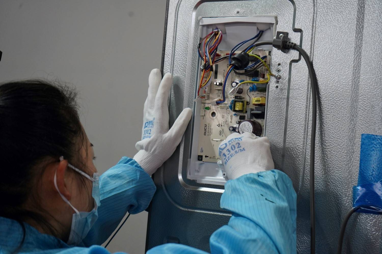 首批MCU芯片装机下线，科技长虹以“心脑一体”再造冰箱产业-家电圈官网