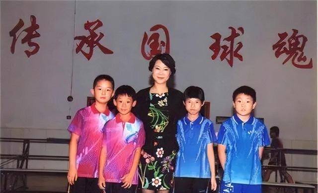 93米帅哥,与蔡振华是同时代球员_施之皓_儿子_生活