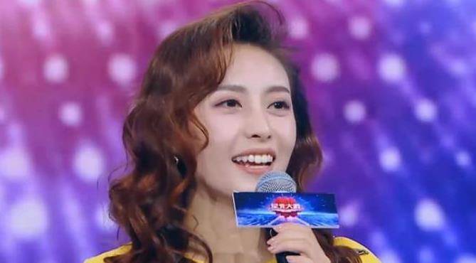 电视主持人张舒越主持能力提升明显,颜值是先天优势_观众_大赛_舞台