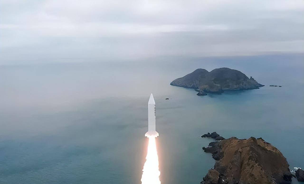 辽宁吉林多地现不明飞行物 仿佛飞船召唤