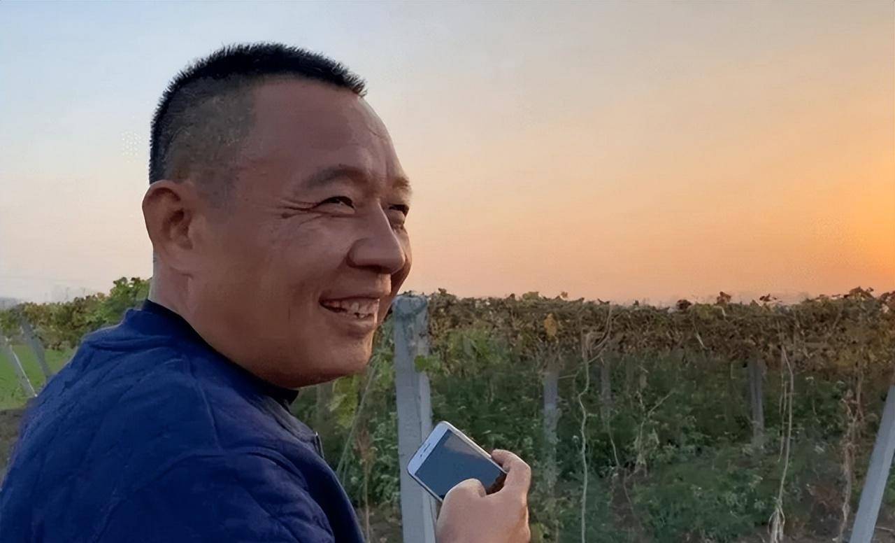 商业鬼才于东来,从农村娃到年入70亿,捐钱造航母"活该挣钱"_顾客_许昌