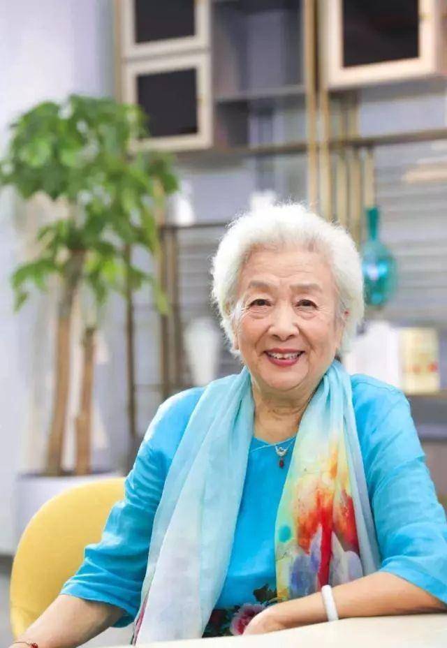 84岁“林道静”谢芳，与丈夫结婚62年恩爱如初，爱情让人羡慕