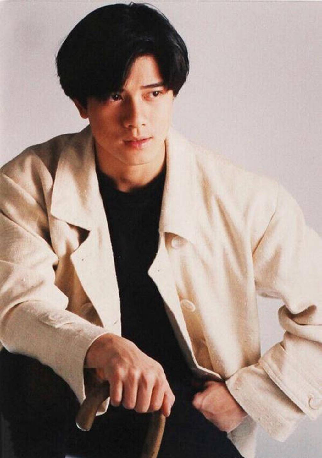 郭富城年轻时三七分配毛衣真帅,与妻子方媛压马路身高是"硬伤"