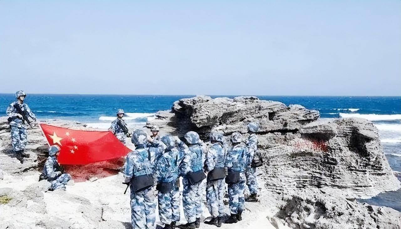 经过一夜的相互喊话,最初上岛的几名战士已经由最初的成句喊话,到短小
