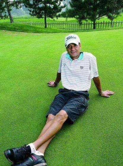 如今的尤勇依然坚持着自己作为演员的梦想,为了保持身材经常运动,打