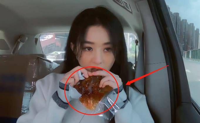 赵丽颖的做法太聪明,是吃货没错了_思考_女明星_零食