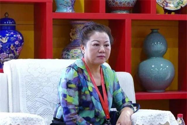 阮国琴还将王伟的事迹整理成一本书,书的名字叫做《守望南海——离开