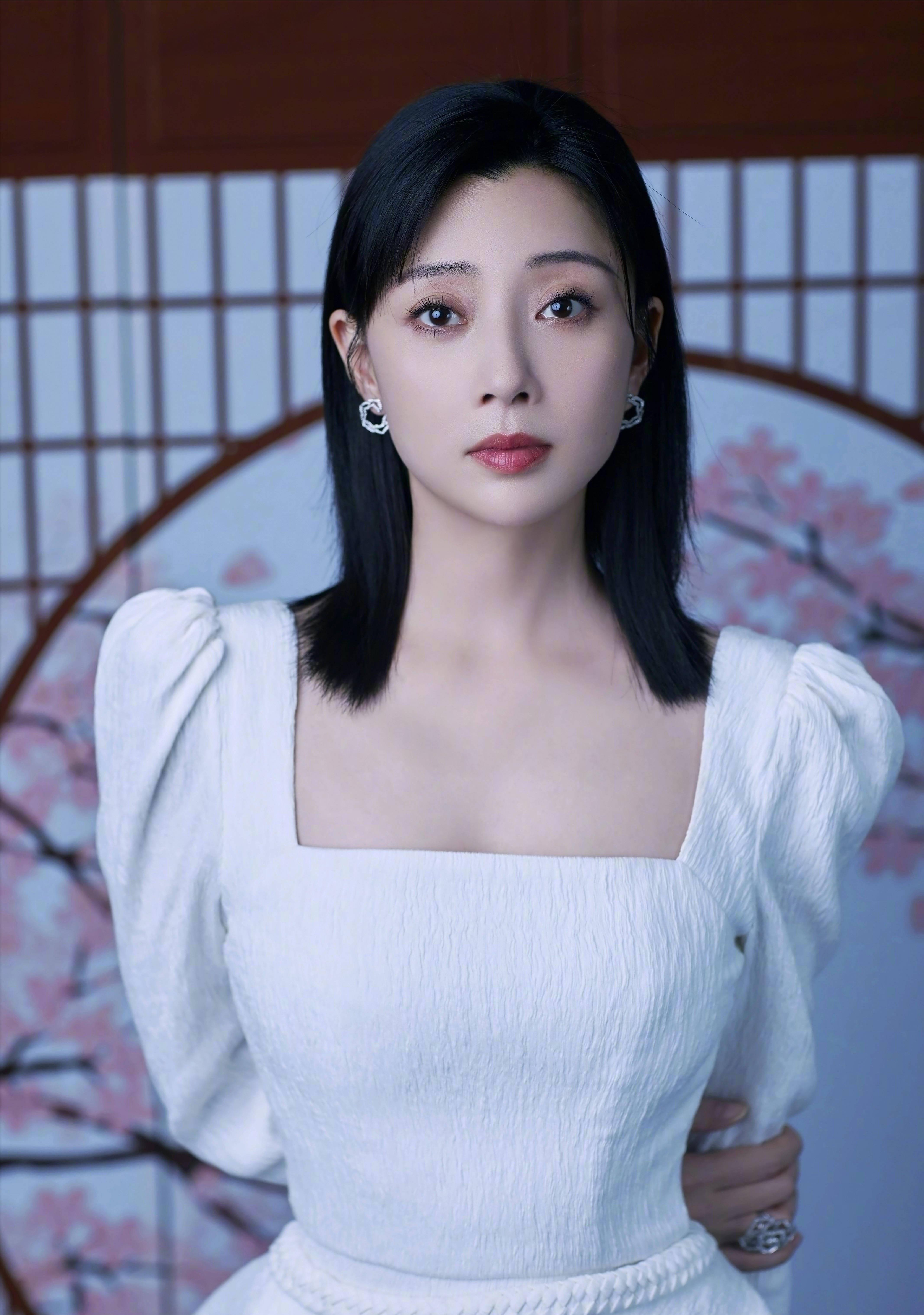 娱乐圈的10位"半老徐娘",长腿美背,旷世容颜,越老越漂亮