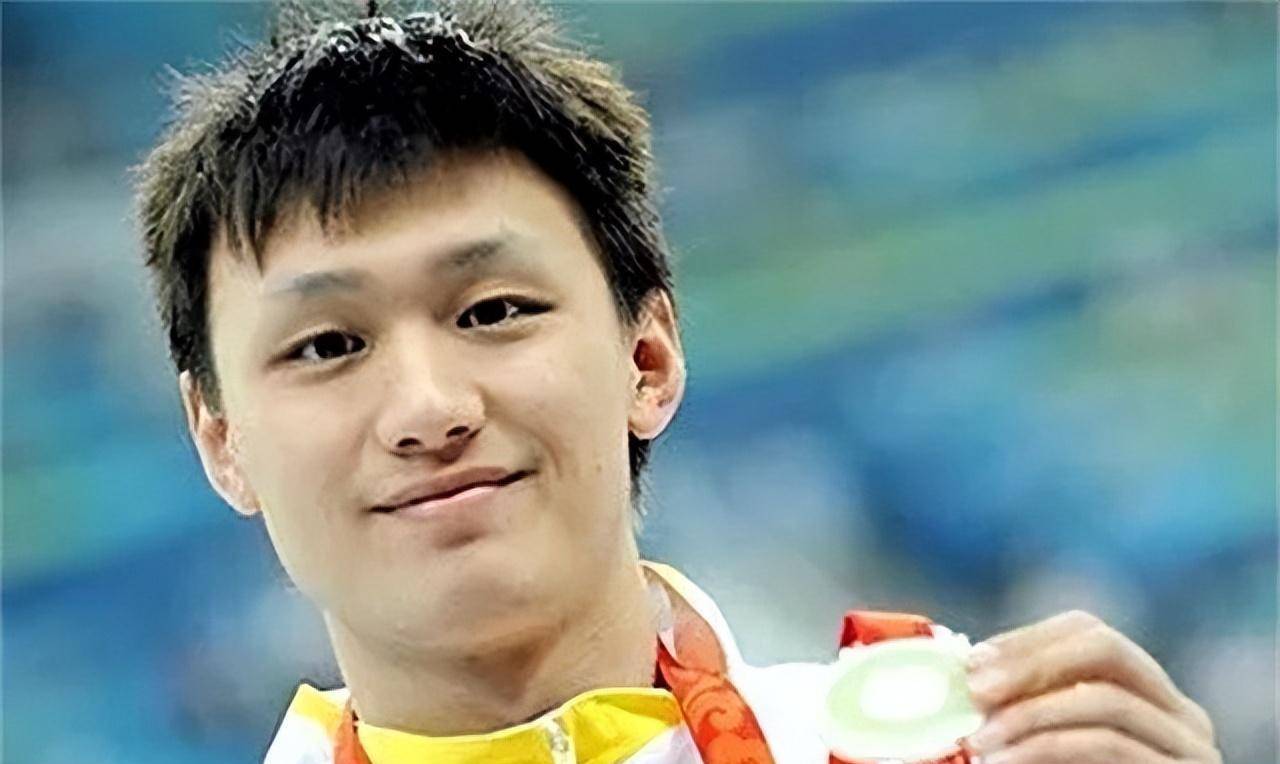 昔日的泳坛一哥张琳,牵手排球女神薛晨,如今发福转型当解说员_中国