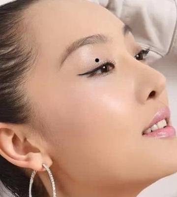 福痣长在这4处,命中有富贵,可谓是享天命,是吉人之相_成就_眼皮_一生