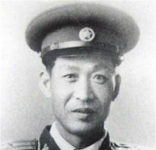 1949年管玉泉率先率部过江,将旗插上总统府,晚年却被人顶替功劳_长江