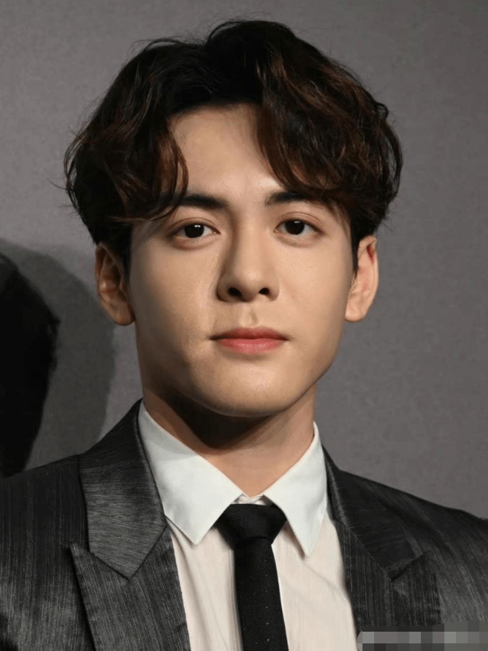 95后男星怼脸生图,原来帅哥也全靠滤镜,脸都崩成什么样了_鼻子_五官