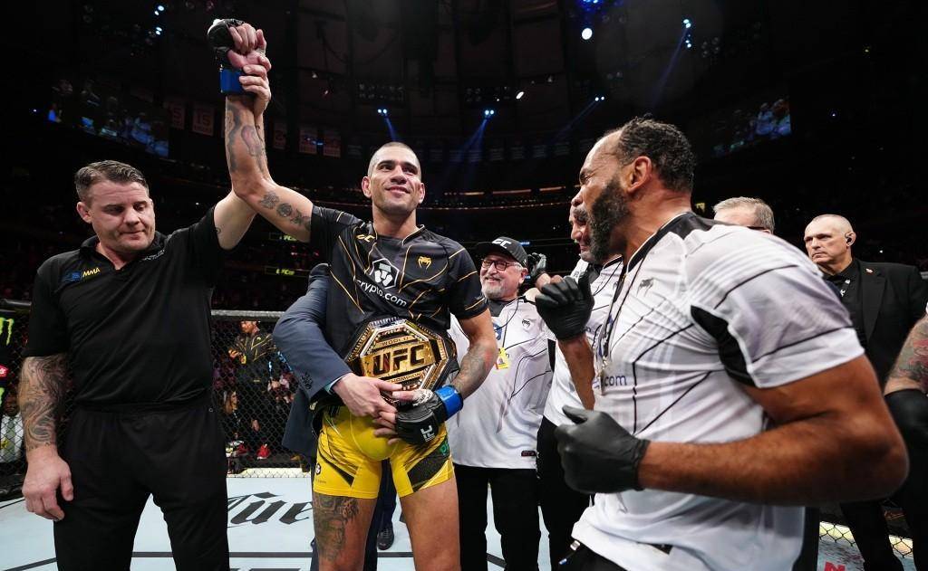 不过,在不久的将来,随着"石拳"亚历克斯·佩雷拉(alex pereira),"狼王