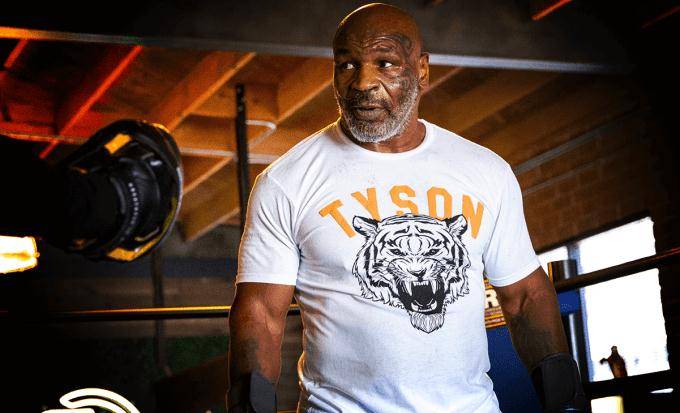 拳王泰森爆料往事:自己与老虎一起睡觉,老虎曾咬伤女邻居_宠物_因为