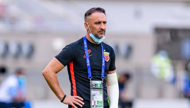 亚冠2-1逆转的背后,李圣龙无法陪妻子产子,佩雷拉拒绝做手术_上港