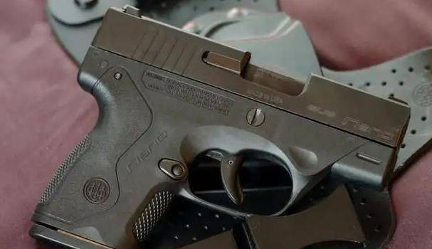 西安悍匪魏振海,曾靠钢钳越狱,临死前拒不认罪,还仰天狂笑_廖苇丽