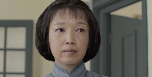 特型演员黄薇:电视主持曾因丑失业,后1个角色接拍16部戏_节目_老年人