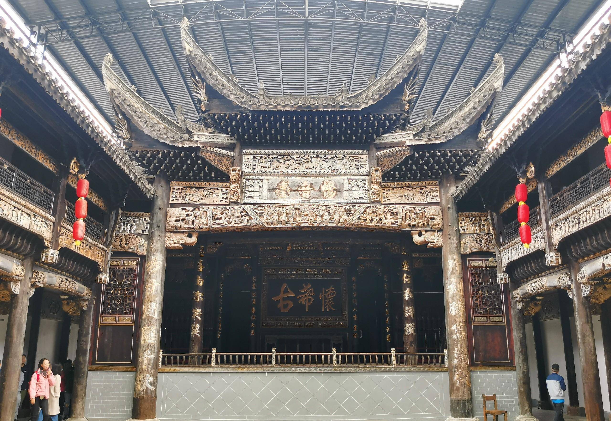 园主陈明清从16岁时便开始收藏明清精品,园内展示了全国各地明清时期