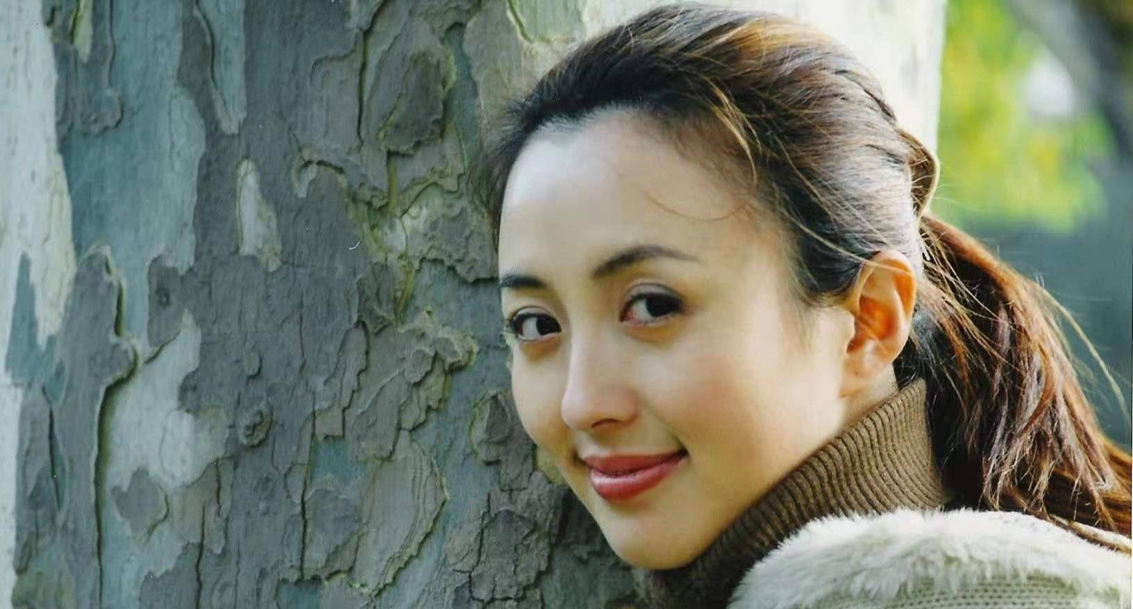 杨舒童和老公结婚多年,育有一子,老公的身份成谜,原来是圈外人_丈夫