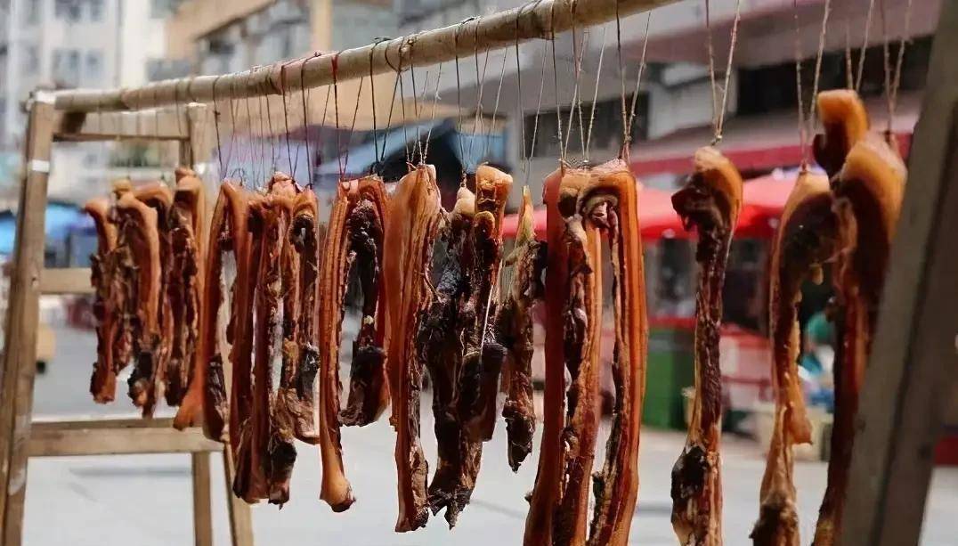 冬天腌腊肉,最忌放盐腌,教你特色做法,腊肉咸香好吃,不易发霉_爸爸