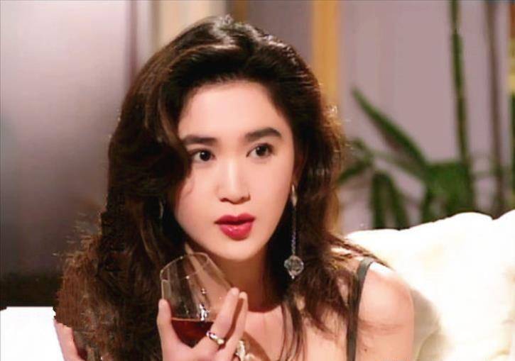温碧霞年轻时的妆容绝了,30年前凭港妆登上颜值巅峰,惊艳了众人_自然