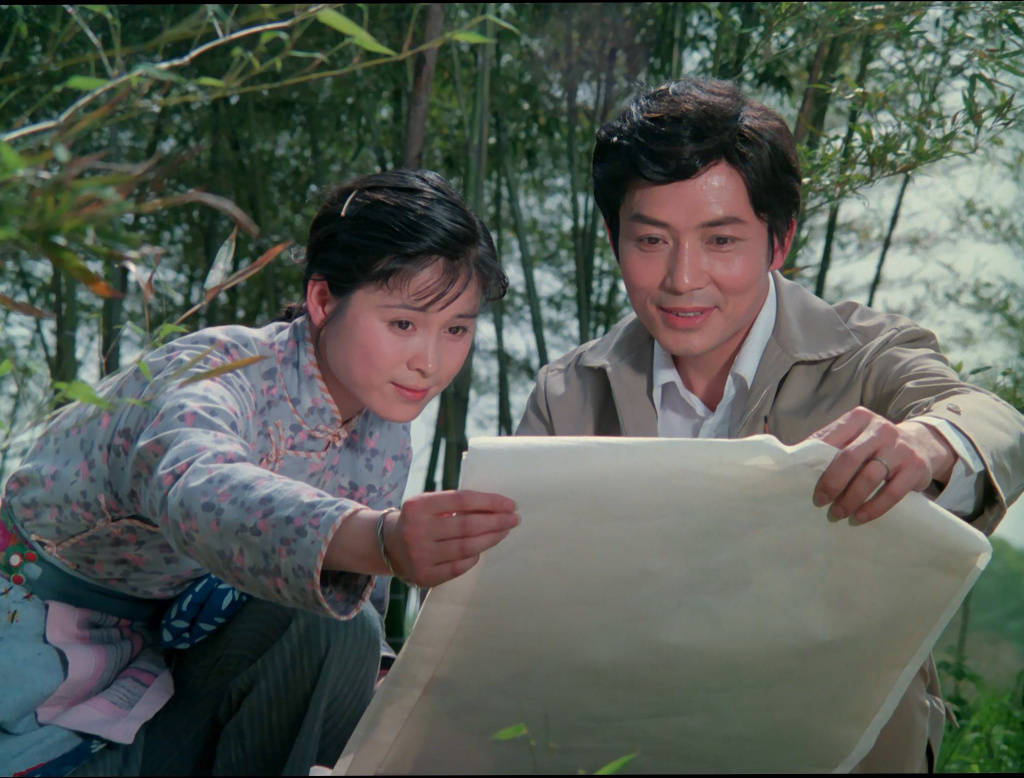 杜熊文则是迎娶的姚锡娟,后者是一名配音界的艺术家,名气丝毫不输丈夫