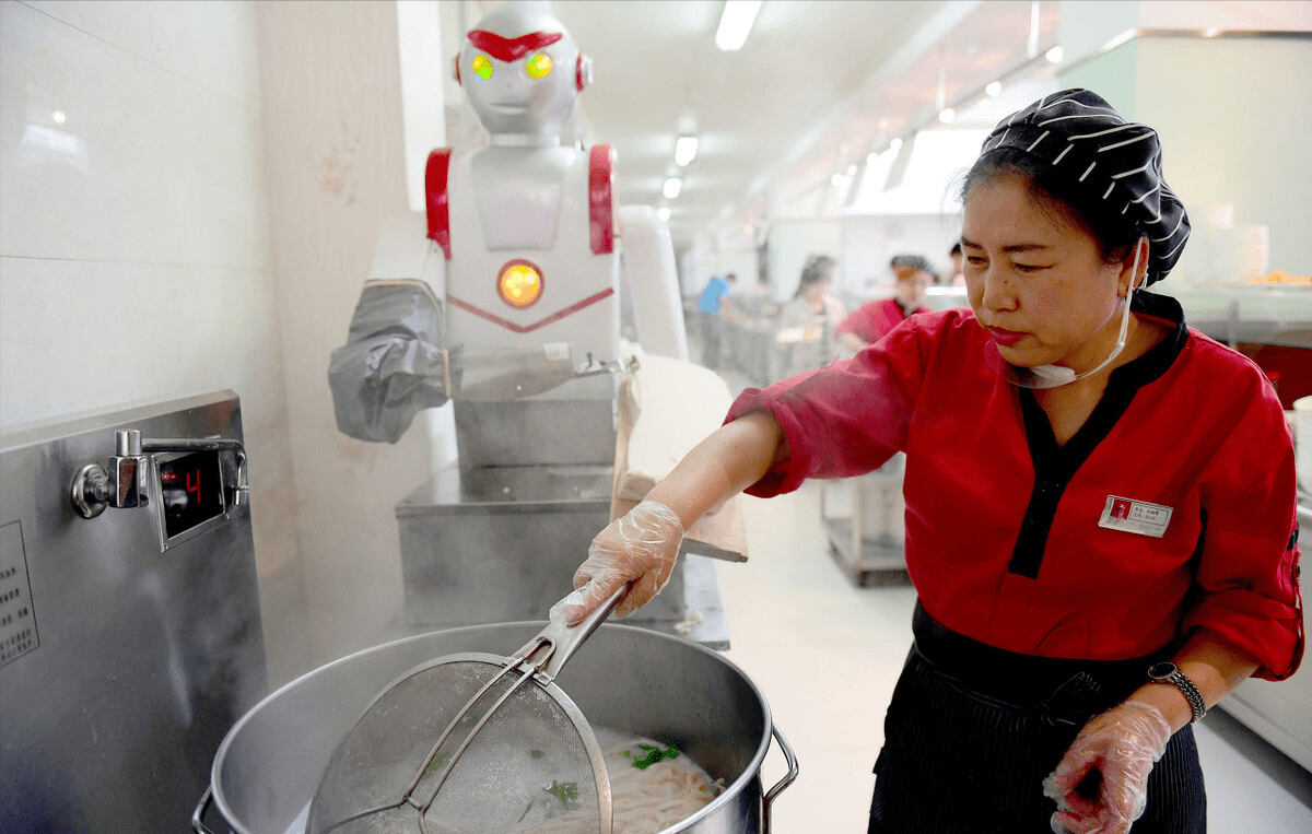 食堂大妈「手抖」不愿给同学打的肉去哪了?学姐:你见过瘦大妈吗_阿姨_