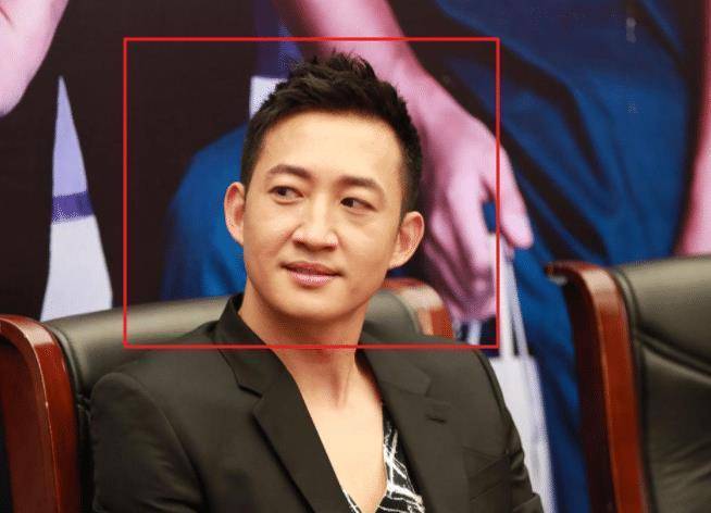 王阳真的是一位有演技和颜值的男演员,他的长相真的是和钟汉良相提并