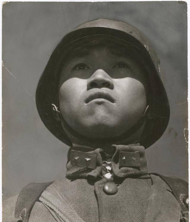 兵鉴不要以为抗战时期只要是国军就都戴德式盔_钢盔_德国_防护